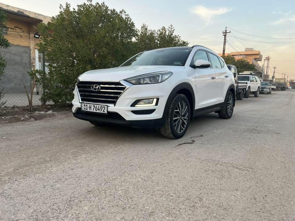 هونداي توسان خليجي 
موديل ٢٠٢٠ الكاصد 
رقم بغداد الماني بسمي 
لون ابيض 
٤ سلندر ٥ راكب 
فوووووول مواصفات ١/١
بصمتين: تشغيل وتقفيل 
بنورمااااا طكتين جام 
بردات خلفية اصلية 
كشنات جلد اصلي لونين 
كشنات ٢ كهرباء 
تشغيل عن بعد 
شاحن وايرلس 
شاشة كبيرة اندرويد 
كامرة دوارة اصلية 
مري شفط مع القفل 
حساس امامي وخلفي 
نظام ايكو درايف 
تحكم استيرن فول 
حاكية : ابلوتوث: اوكس 
شاشة اعطال بلدشبول 
كيجات السرعة زئبقية 
جي : بي: اس: خرائط طرق 
اريل اسود طيارة
هند بريك برجل 
تبريد ابيانو لمس 
تبريد قطعتين ثلج 
لد امامي وخلفي 
لايت زنون اصلي 
اضواء ترحيب بليدات 
علامة سورنتو بلدوسة 
يدات نيكل اصلي 
اشاير بلمري 
٥ ويل كب ١٩
تخم تاير جديد لك 
ماشية ٦٠ الف اصلي 
كير ومكينة وصدر وحدادية وتبريد كفالة عامة
بدون ضربة وتبديل واشخوط وبارد وصبغ عدى اشوية صبغ براس البنيد مال شخط بدون فتح ودواخل 
الرقم الدولي الجديد // هزة جديدة // سنوية جديدة 
سيارة جديدة مال بيت بية تراي مال زيرو 
السعر ١٨٨$ 
***********
