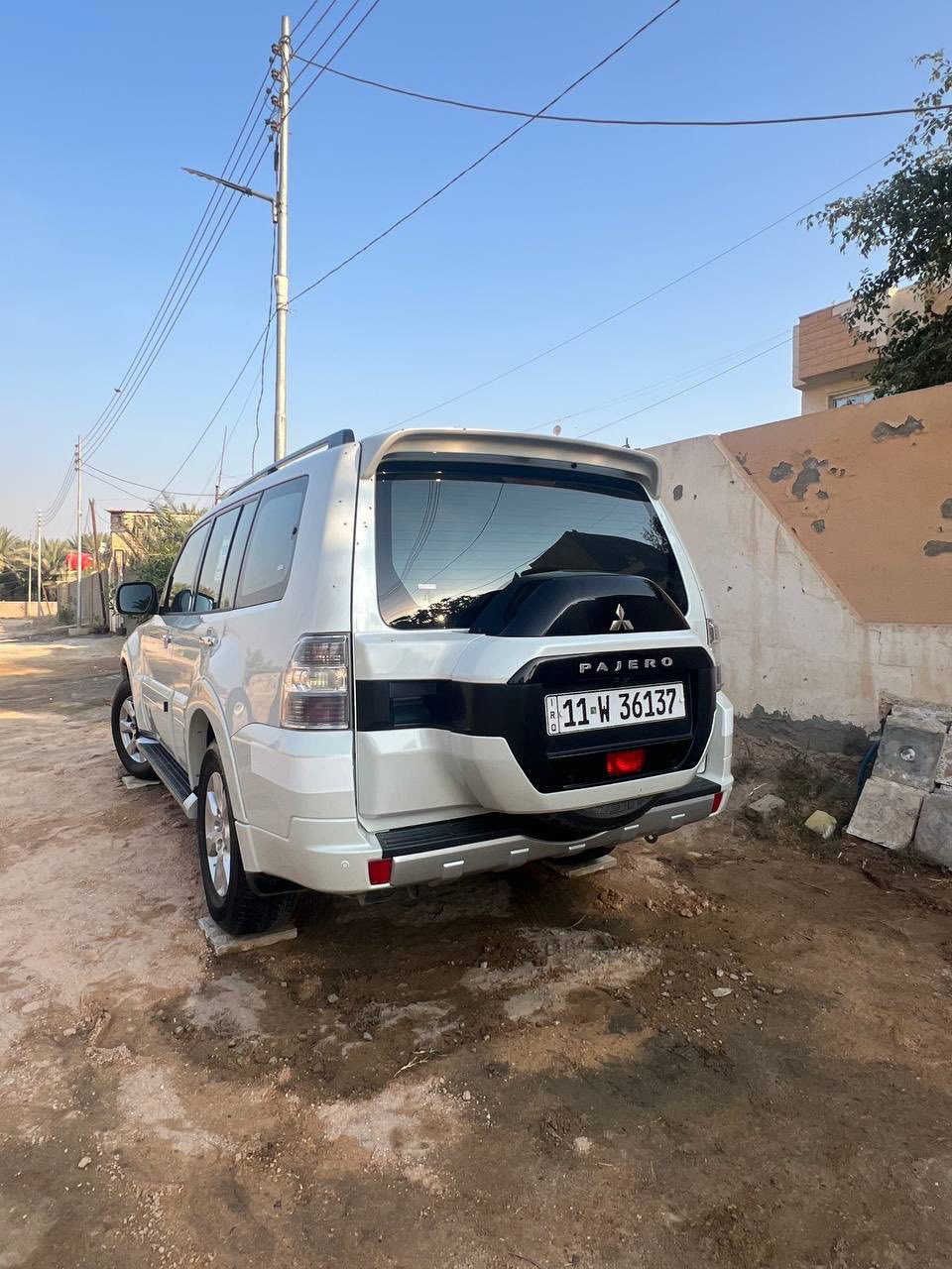 السلام عليكم 
 باجيرو 2015  حبتور فول مواصفات للاخير السيارة جديدة وجاهزة من كلشي وبيها هواي اضافات 
لايت زنون 
 شاشة
  كامرة خلفية
 تحكمات ستيرن
 كشنات جلد كهربائية 
مكينة 3500 المرغوب مكفولة كفاله عامه من كلشي كير ومكينة وحدادية ( ما عدا بارد ع كد اصبع جوه قبق البانزين اثر رصعة فقط و السونار موجود وانت تاخذ سونار وين ما تريد )
اما الباقي كفالة عامة رقم بغداد بأسمي شخصيا ماشية 104 الف حقيقي السيارة جديده وما متعوبة ابد يعني انضف من هواي موديلات حديثة مكان السيارة 
كربلاء - طويريج   
للاستفسار اكثر ‭٠٧٧٠  ٣٦٩  ٩٤٧٨‬
