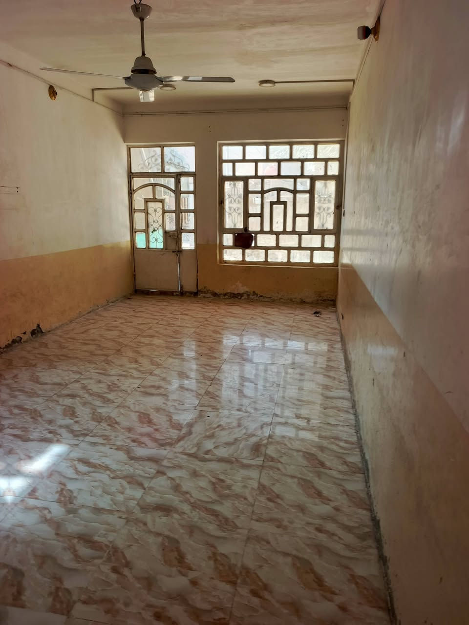 🔴للإيجار 
🔴بيت مساحة 300م 
🔴الموقع حي السلام 
🔴يتكون من غرفتين وصاله ومطبخ وبراني وصحيات 

✅للاستفسار مراجعة مكتب الضامن للعقار الشارع التجاري مقابل منفذ المعرفه أو الاتصال 📞 
*********** واتساب
***********
