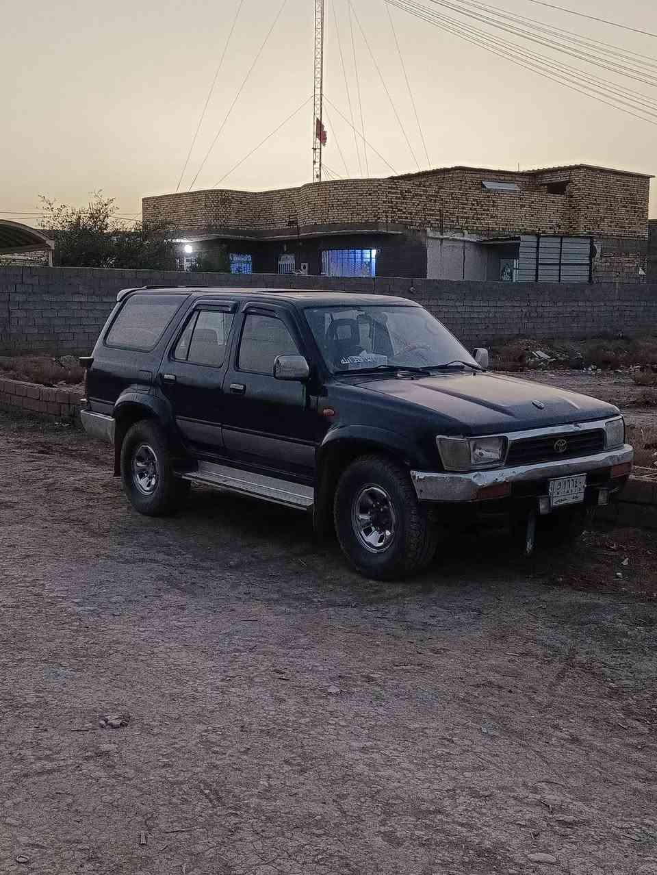 السلام عليكم سياره تيوتا لاندكروزر سيرف موديل 91سياره تحفه  للبيع  رقم بغداد محرك 3000 سنويه صاقطه  العنوان ذي قار قضاء  للاستفسار الاتصال على رقم ***********
