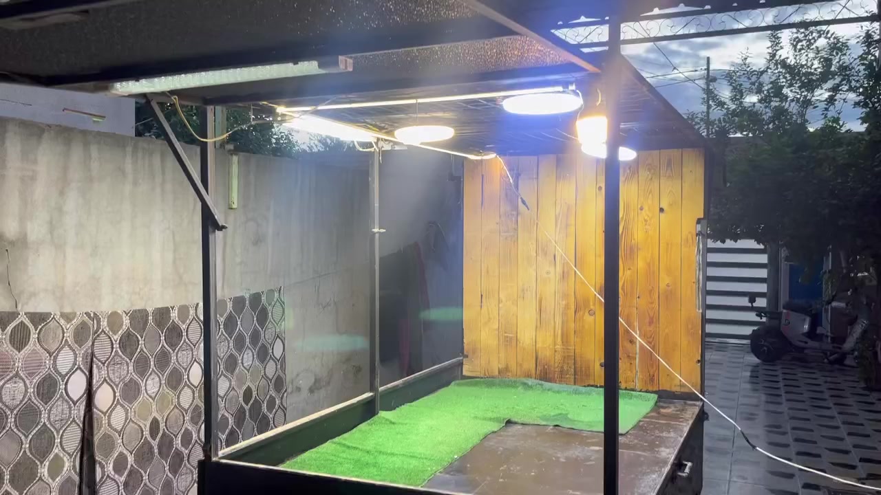 عاربانەی لەفە بۆفرۆشتن تونو تۆلە جوار دەرگای هەیەیە دائەخریتو ئەکریتەوە  بۆ سەر ماتۆریش ئەبیت 
عربانة لفات لبيع ترهم للفات 
***********
