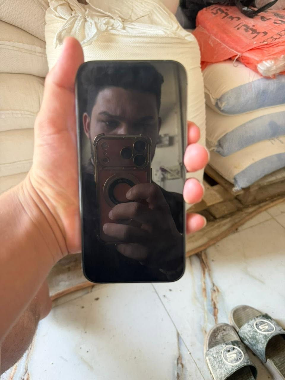 سلام عليكم ايفون ١٣ برو ماكس وتر بروف جهاز كلشي مابدل بي مكفول كفاله عامه بطاريه ٨٤ ذاكره ٢٥٦ فقط الكامره الخامسه عطلانه الجهاز على فحص امانه الله رقمي *********** بي وتساب سعر 650 وبي مجال
