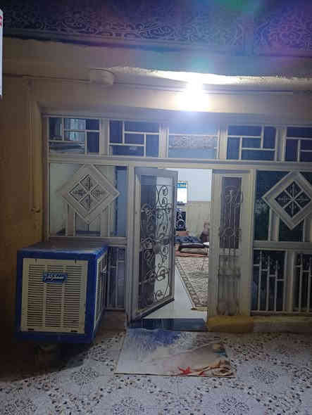 السلام عليكم
بيت للبيع على المبادره بيت 200م ركن في ضهر السايدين 
يحتوي على طابقين 4غرف نوم وهول عدد 2 والصحيات عدد 3 وحديقه وكراج طابقين كونكريت مسلح **
للتواصل الاتصال على الرقم 
***********
