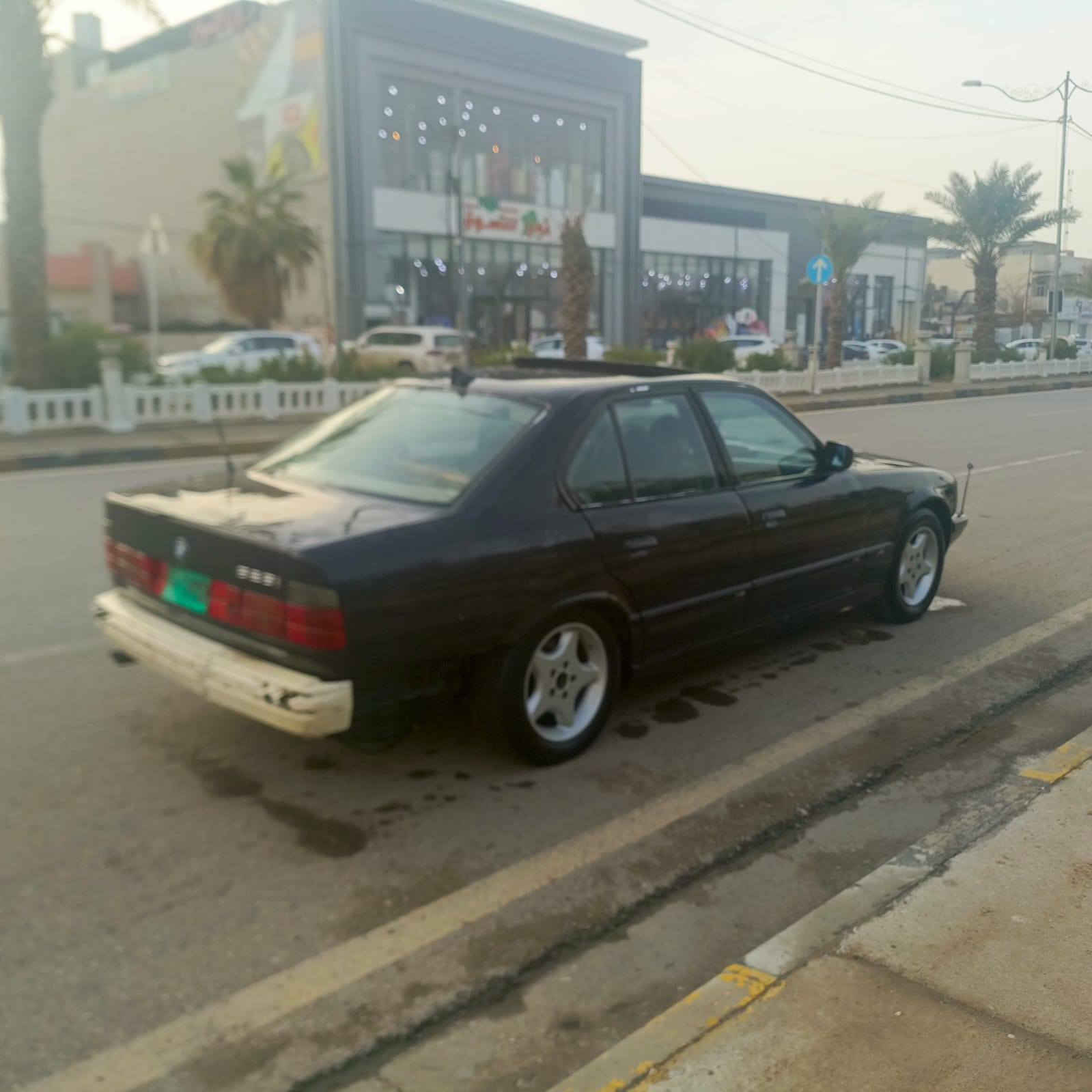 السلام عليكم بي ام للبيع حجم 535 محرك صقر 28 ديجيتال سنويه خضراء شرط التحويل سعر 40 درهم مراوس حسب القناعه جوه سعر سيارتي محتاج فرق ايش عندك نزل السلام عليكم***********
