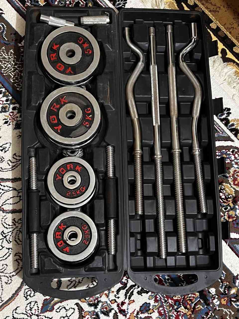 معدات لبناء الاجسام منزلية سهلة الاستخدام
مسطبة متعددت الاستخدام 
1- بنج برس مستوي 
2-بنج برس اعلى 
3- لاري باي 
4-تمرين سيقان امامي
5-تمرين سيقان خلفي 
6-كيبلات سحب عدد 2 (حبال مقاومه)
حقيبه اوزان تصل الى 55kg
يوجد في الحقيبه شفت مستوي وشفت z ودمبلاص عدد2 
هذه المعدات تستخدم للذكور والاناث
سعر حقيبه الاوزان 125
و سعر المسطبه 75
والي يحب ياخذهة كاملة سعرهة 200
للتواصل 
***********
