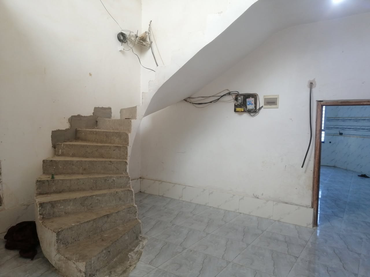 سلام عليكم بيت للبيع حي عداي مساحه 200 متر بيت كامل قريب علا مدرسه الشعب طابو ملك صرف بنآء حديث للاستفسار الاتصال على الرقم ***********
