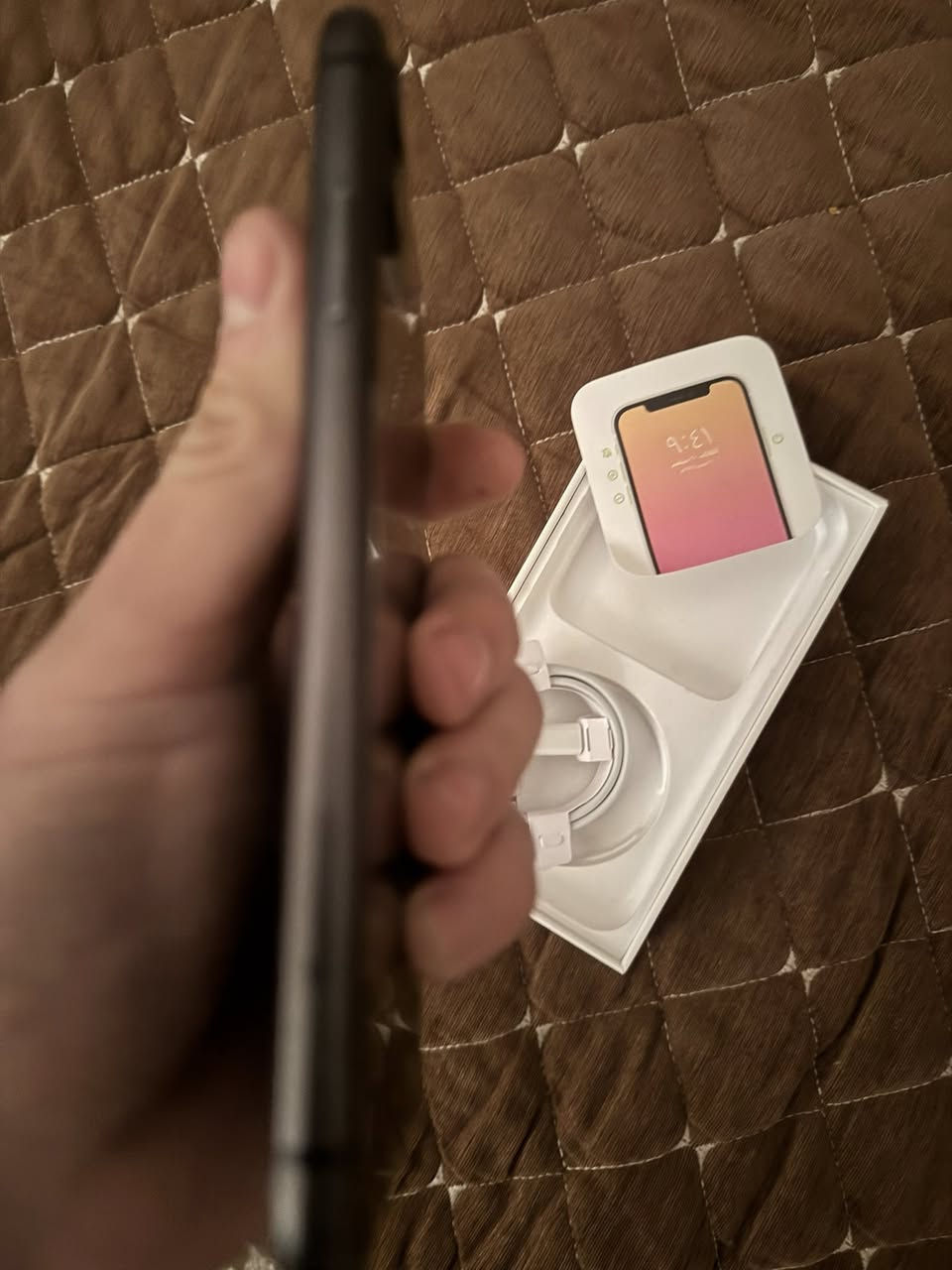 سلام عليكم الايفون 11عادي ذاكرة 128بطاريه 78 جهاز مكفول من كلشي من فتح لو تبديل قطعة وياه كارتون وكيبل شحن سعره 270 بيه مجال
فليل | ***********
