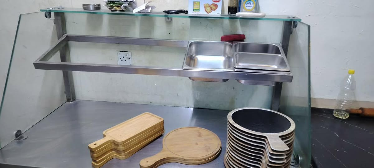 السلام عليكم فرن دورا للبيع ايراني باب اول شغال جاهز
باقي الاغراض هم للبيع

مكان الموصل 

 تفاصيل اكثر اتصل ***********
***********
