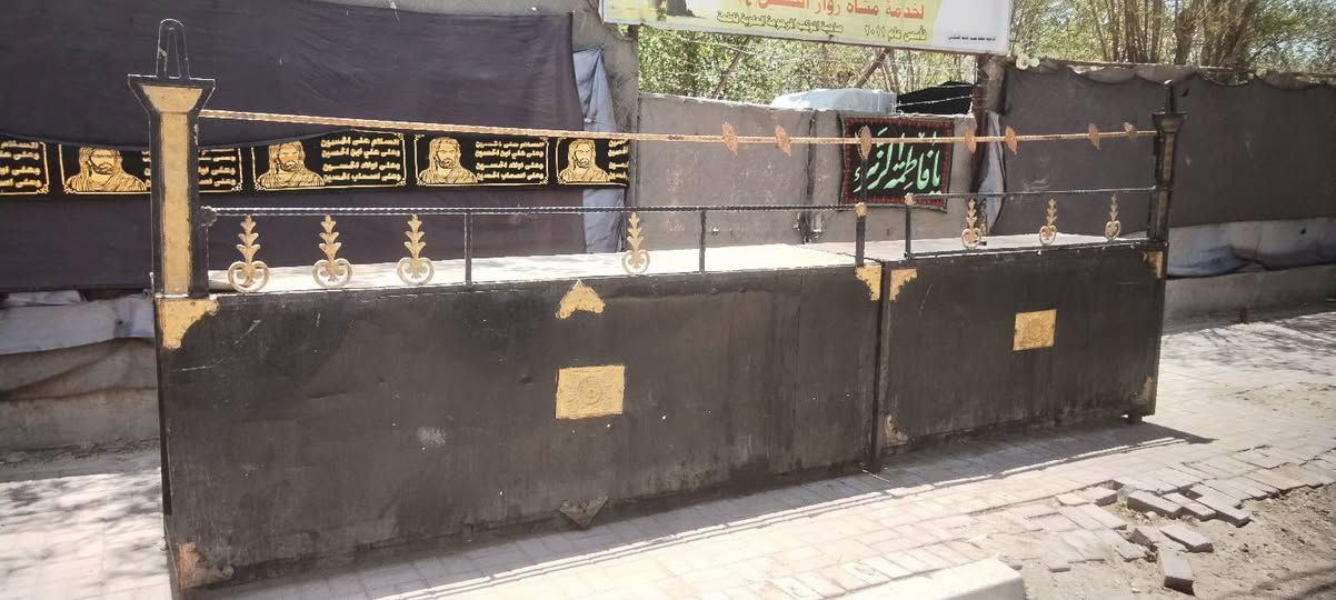 ميز جاي عدد ثنين طوب 6متر ينفصلن واحد عن الثاني نضاف مابيهن ضرر السعر 150الف للتواصل *********** النجف, العراق
