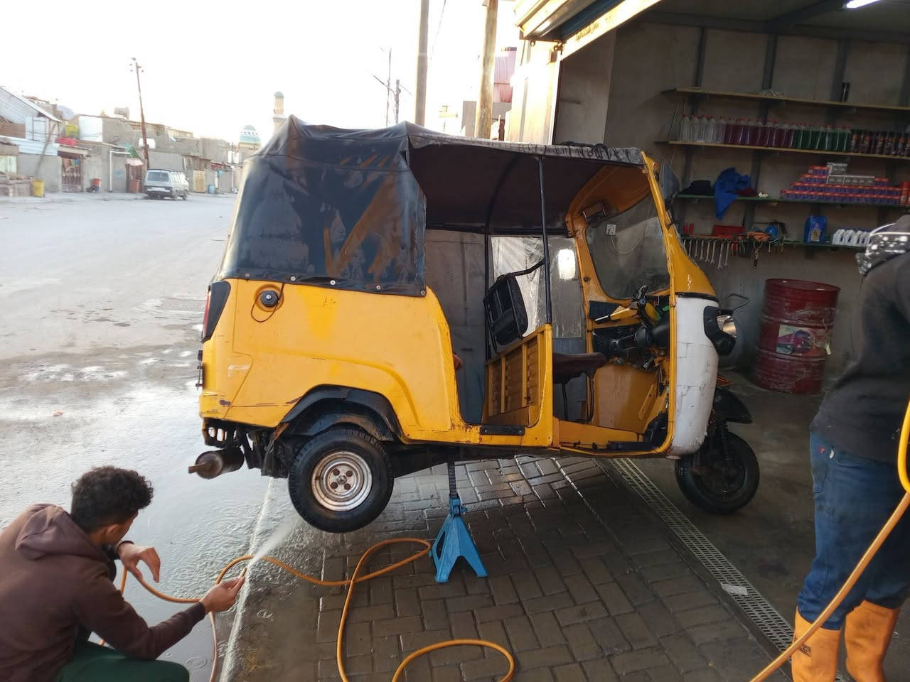 عيني بياجو موديل 20 اوراق مكاني بغداد العبيدي كوم حديد محركها رايدلها ولفات بدلت مستخدمات وماشتغلن
وجامه خاللها بلاستك رايدها بواحد ونص وبيها مجال 
***********
