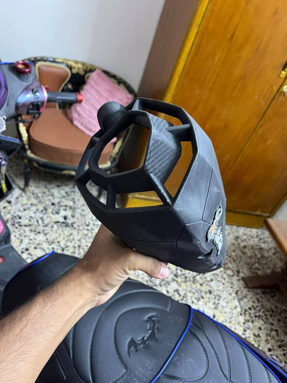 سلام علايكم غراض سكنس موجود توصيل ***********
