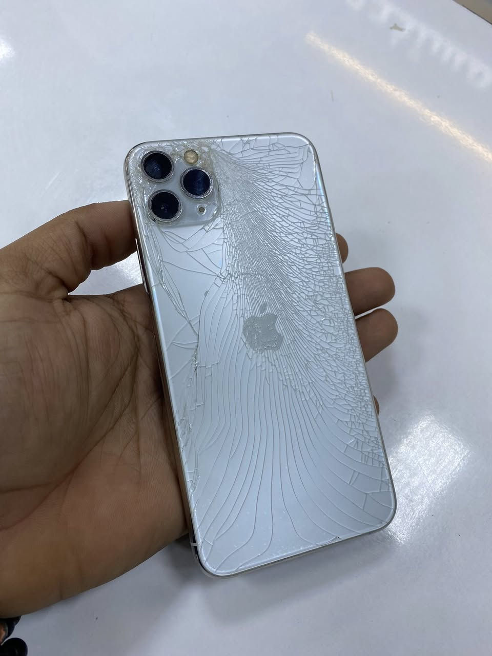 السلام عليكم 11 برو ماكس ظهره مكسور وفيس ايدي واكف ذاكره 256 بطاريه81 نظيف
سعره 240 وبي مجال للشراي 
***********
