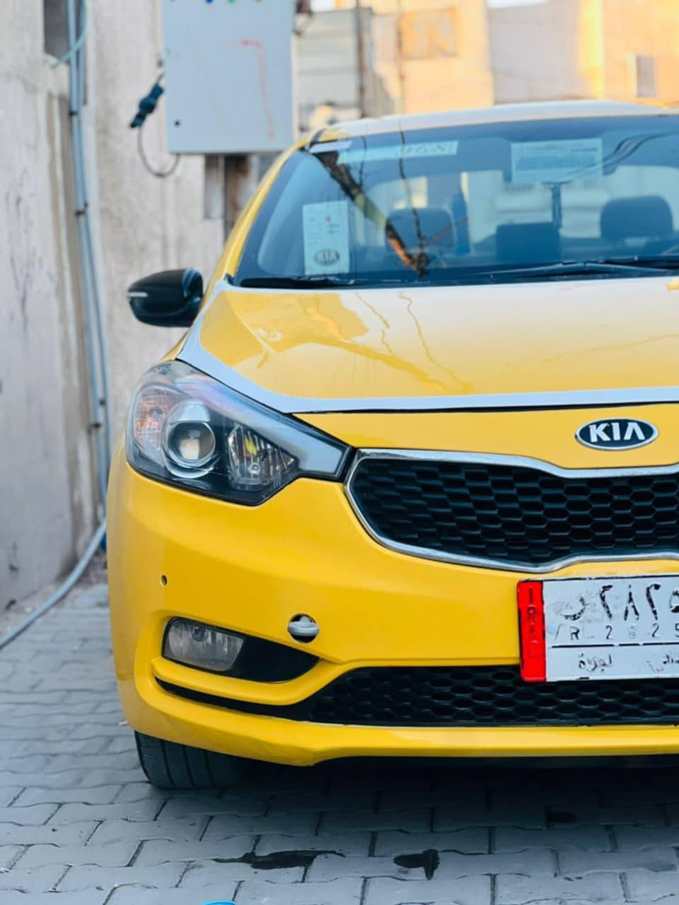 السلام عليكم فورتي ١٤ سياره جاهزه كير مكينه   صدر تبريد كله خير من الله  سياره حادثها خشم الجاملغ لا دواخل ولا ايرباك وشبر من البنيد تخم تاير ماطور ستيرن سياره نقصها طاسه درايم شفت الداخلي  فقط سياره حلوه ومرتبه والسياره مصفره هيئه غرامات رقم الدولي الجديد السعر ١٠٥ وبيها مجال شي قليل  ‏‪***********‬‏
المكان بغداد / الدوره
