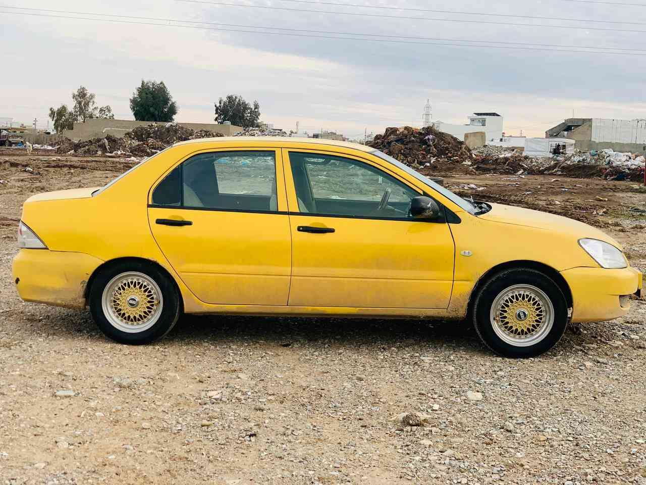 لانسەر 2010تەکسی
سەنەوی عاج پلاستیک
ڕەقەم بەغداد تەنیا بە ئەوەلیات ئەیفڕۆشم 
لێدراوی نیە پێش و دوای کەپسە 
گێڕ عادی مەکینە گەورە
مەرغوب 
گێڕ و مەکینەی بەشەرتی فیتەر
چوارتایەو ویلی جوانم بۆ بەستووە
کارەباییی گشتی ئیشەکا
زۆر زۆر مەزبوتە ماڵی کاسبیە 
گەرمی و گشتی ئیشەکا
***********
***********
