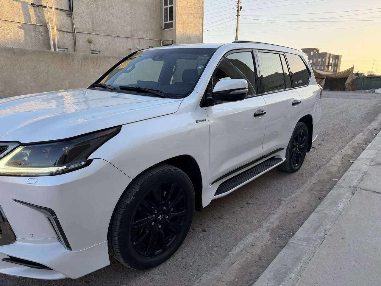 لكزز 2019كورو اصل رقم اربيل
ماشية 210ألف حقيقي
بيها بابين تبديل وجاملغ بدون دواخل اليمين 
رقم اربيل بإسمي 
مكاني تكريت
للتواصل***********
