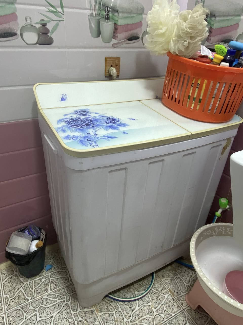 غساله جديده نضيفه ممصلحه ب150 وبيها مجال ***********
