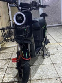 أر9 موديل2025 خمس بطاريات شغاله كل نقص ما بيهه دراجه نضيفه وياهه اسويج...