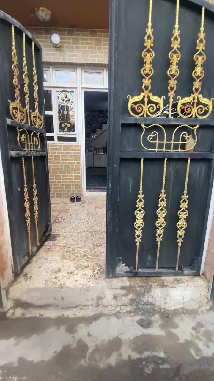 السلام عليكم الدار للبيع الموقع ام نجم شارع الامين البيت مقابيل مدرسة  مالك الاشتر ماكو كدامه بيوت
المساحه 75 م الوجهة 7.5 النزال 10
للاستفسار الاتصال:
***********
تفاصيل البيت استقبال مطبخ هول خدمات غربي شرقي خارجي داخلي 
طابق الثاني غرفتين خدمات
