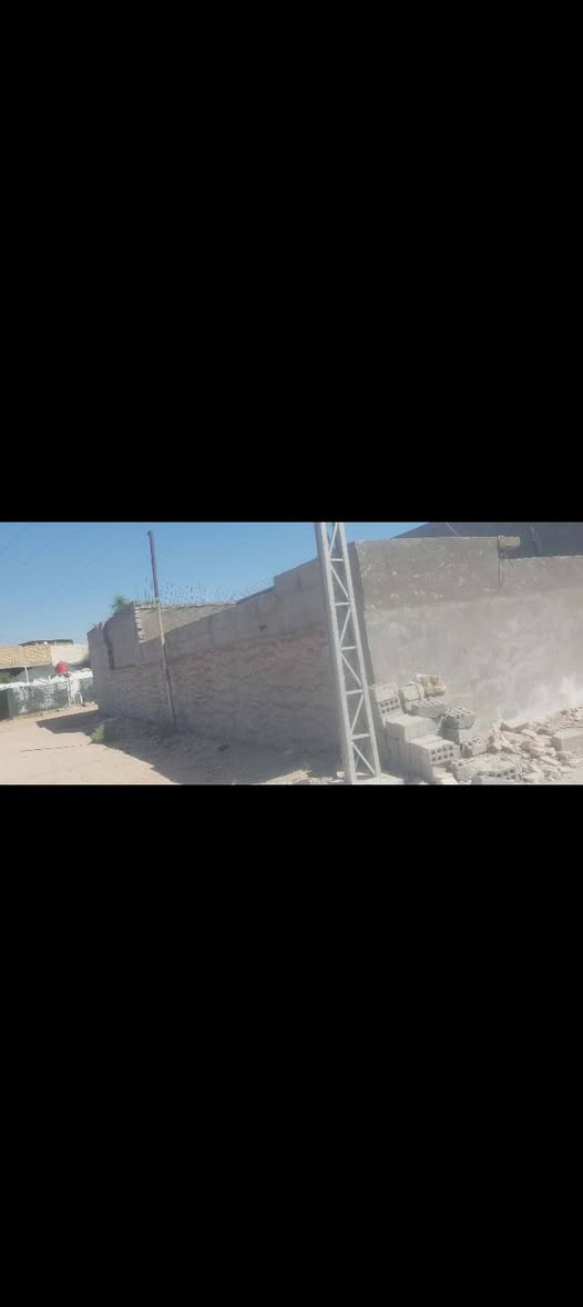 السلام عليكم
بيت للبيع موقعه بشارع 80 المساحة 170
البناء غرفه و هول ومطبخ و صحيات داخليه وخارجية البيت بي نقص بس بورك وبيتونه وارضية  و البيت بي معاملة بالطابو الاستفسار الأتصال على الرقم ***********
