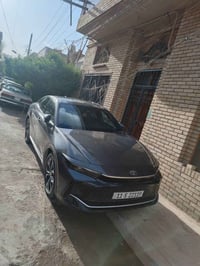 2024 تويوتا كراون فئة XLE للبيع ، رقم بغداد باسمي ، حادث جانبي بسيط كم...