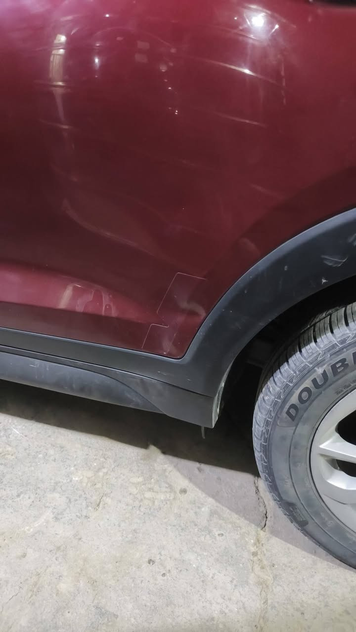 توسان 2016 الون احمر ماروني 

ماشيه 72 الف حقيقي قابل للزياده 

السبير وضع شركه منازل بلاديه السياره
رقم انكليزي سنويه تنتهي ب 2032 
سايد بريك ب ايد 
السياره مكفوله من الصبغ والتبديل بيها كم مكان بارد او كم رصعه  غيرهن مكفوله محرك وكير بلادي مال شركه 

السعر 175 او بيها مجال 
للتواصل واتساب ***********
