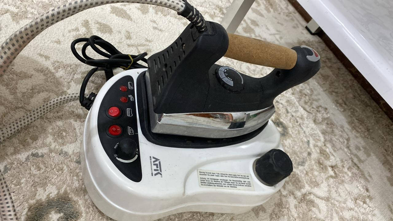 ساعة جدارية 15 الاف - اوتي بخاري 60 الف - ماكنة لحام 50 الف - منشفة ملابس - 20 الف - قلاية زيت  25 الف - فرن كهربائي 30 الف.


**إذا كنت صاحب هذا الإعلان وتريد حذفه لأي سبب، رجاءا أرسل رسالة إلى الدعم الفني**