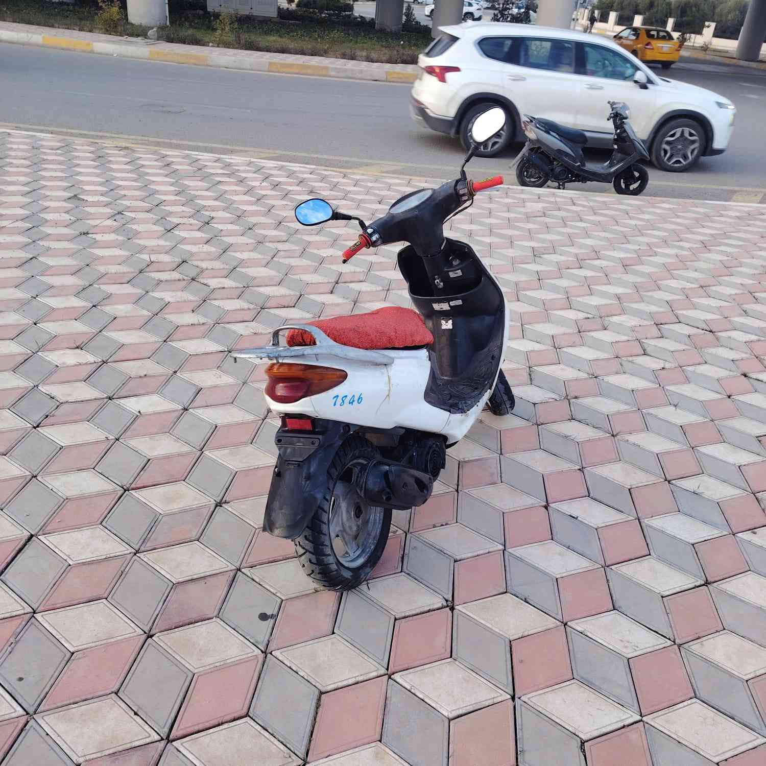 سلام عليكم ورحمه الله وبركاته دراجه اكزز للبيع مطور اي عيب مابي كامل شغال كفراته موجوده كامله كهربائيات كامله شغاله سلف لايتات كامل شغال اي عيب مابي نكره سلف نص هندر تشتغل مابيه اي عيب المحرك 120 سيسي محرك ياماها مابي اي عيب بل شرط مكينه ممفتوح اصبانه مشايف بريك وره او بريك كدام كامل شغاله دراجه خير من الله
#للبيع او #للمراوس
#السعر 250 وبي مجال قليل حك الجيه 
***********
