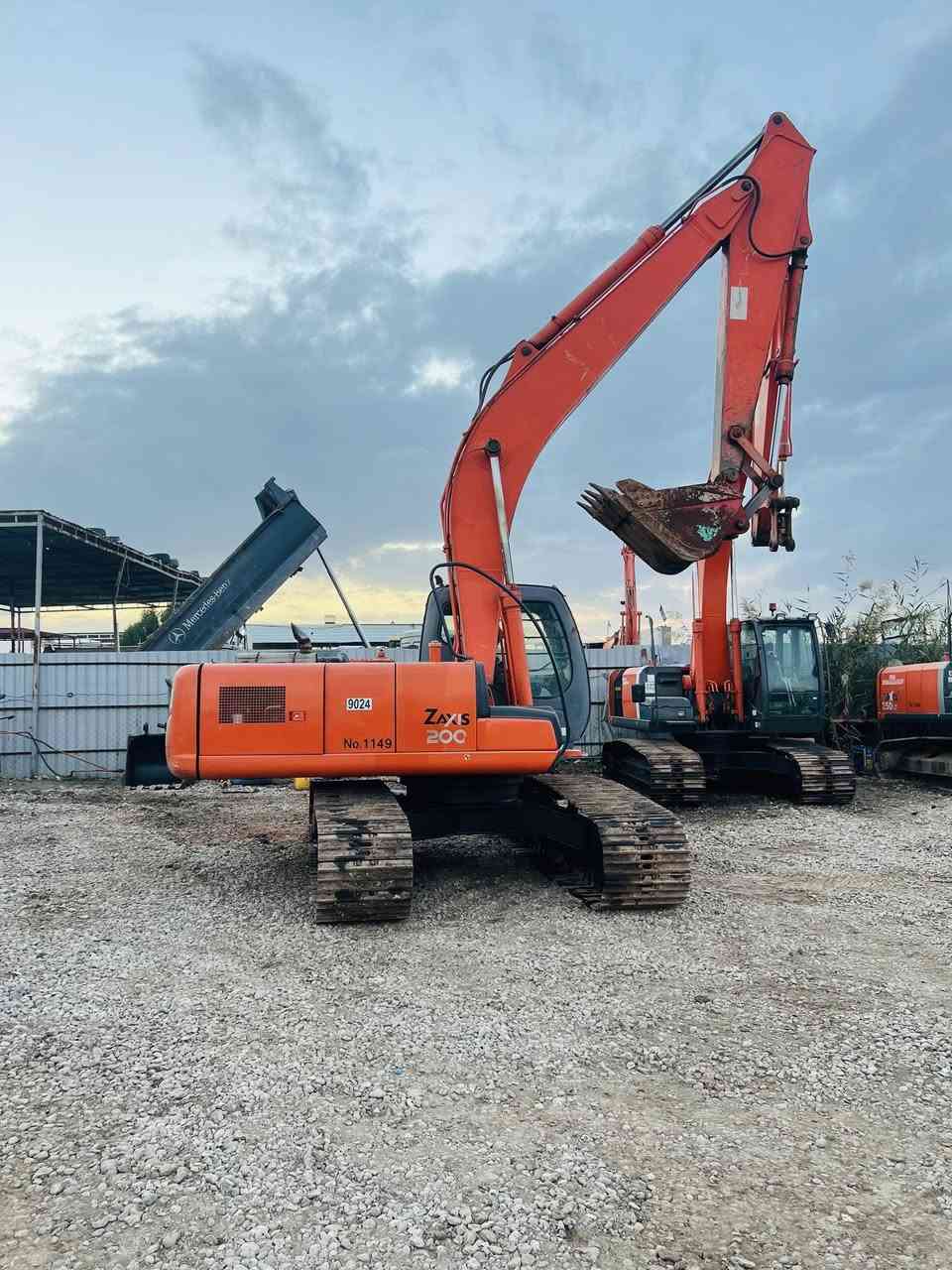 سلام عليكم ورحمة الله وبركاته 
للبيع👍              زت 200/ZAXIS/2005✅

رقم وسنويه مداور ثاني يوم ✅

مكينه 🆕 جديده وجاهزه مجهزه للعمل 

         العنوان بابل حله الشوملي شارع المعارض 📍

          في معرض المهدي بإدارة الأخوين سيد حارس وسيد ابراهيم ✅

سيد إحسان الحسيني

للاستفسار اكثر اتصل ***********سيدحارس الحسيني
