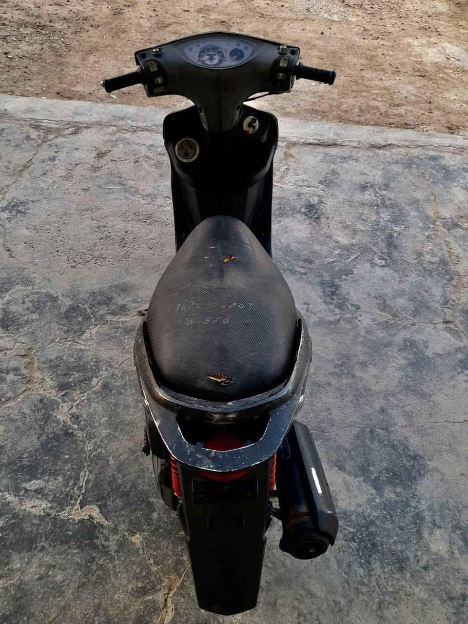 السلام عليكم دراجة ثعلب 140 بحالة الوكالة نضيفة شخط مابيها مكفولة مكينة وكفرات شلعة ومعدل تجي وتشوف بعينك خير من الله اوراق كاملة 625 وبيها مجال واتساب ***********
