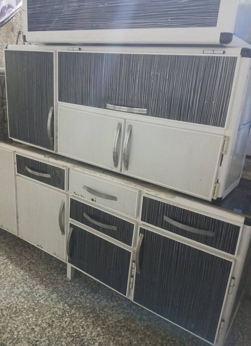 كاونتر للبيع نضيف مو سوكي تفصال اصلي ابو زاويه ثلاث قطع اريد ابيعه لغرض التبديل مكاني بغداد ***********

