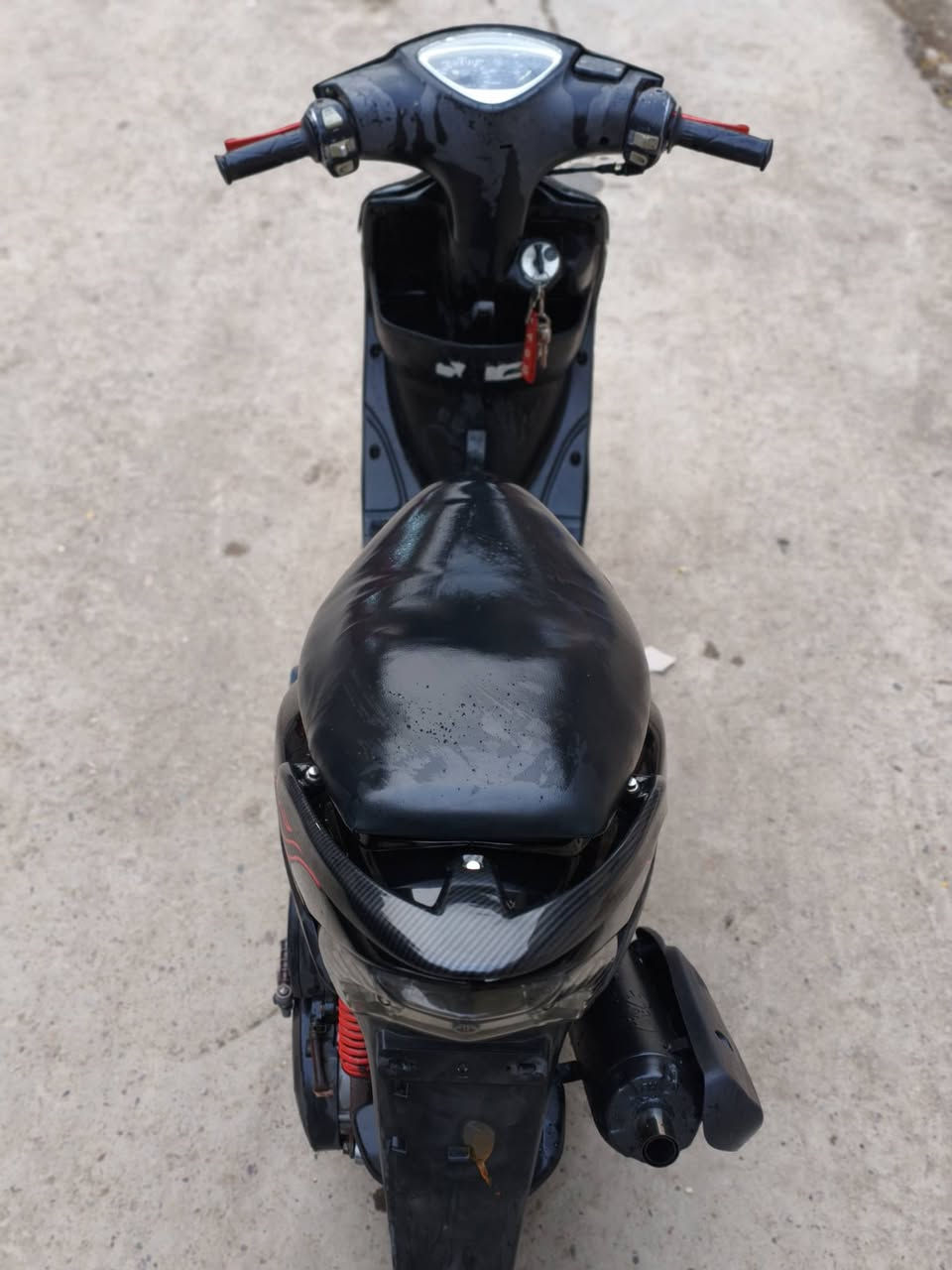 السلام عليكم 
دراجه ماكس عدله للبيع 
مكينه بلادي عليها تزويد خارجي+ صالنصه اف ام الدراجه شلعه و معدل 
 السعر 950 مكاني بغداد الدوره ***********
