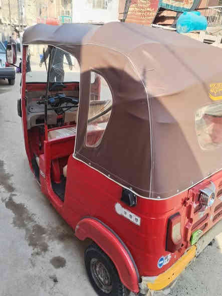 السلام عليكم تكتك موديل 18 أوراقهة كاملة. مكينة جديدة قبل سبوع نفتحت كلشي تبدل أصلي. خير من الله كبل للشارع للبيع أو مراوس بتكتك مرقمة.. العنوان الشعب.. ***********واتساب
