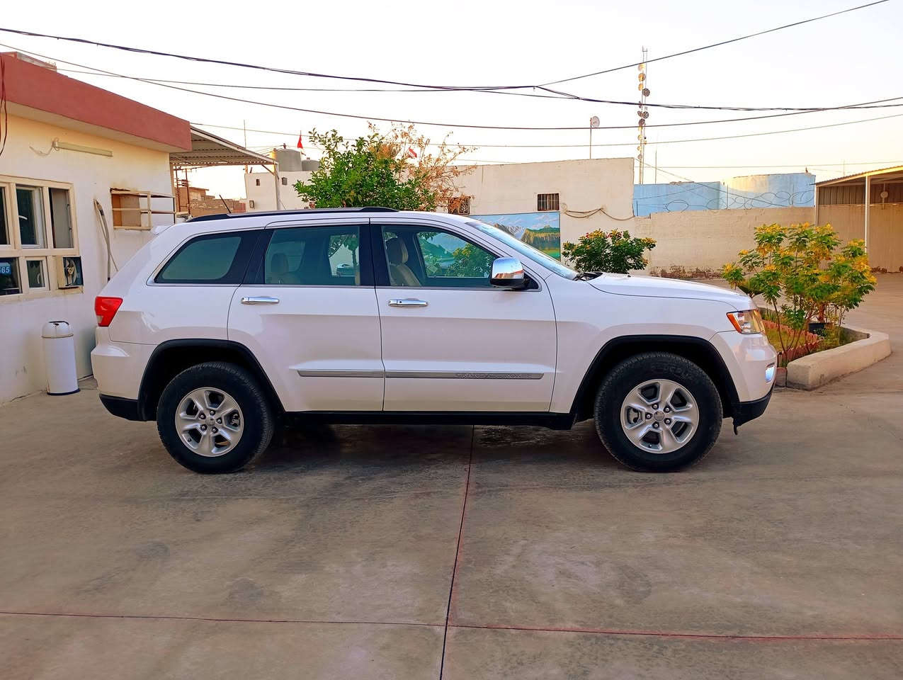 جيب لاريدو موديل ١١سيارة بصمه تشغيل عن بعد كير ومحرك جديد تايرات جدد السعر مناسب والشراي يتواصل ***********
