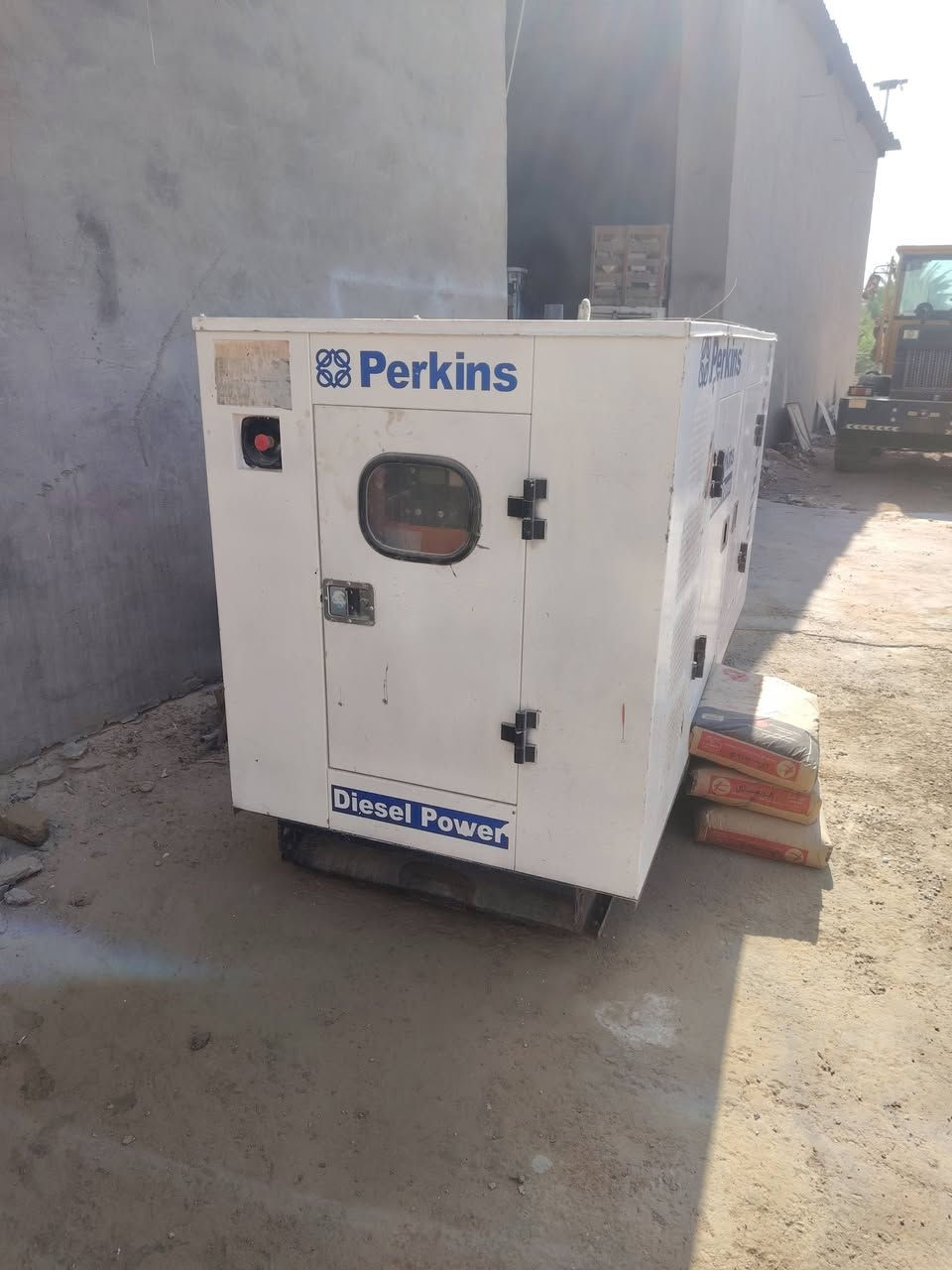 مولدات بيركنز   انكلبزي 100 80 60 50 40 30 كييفي للبيع الكوت  الحي الصناعي واتساب *********** شركة ماسة الغدير للتجاره ده ت
