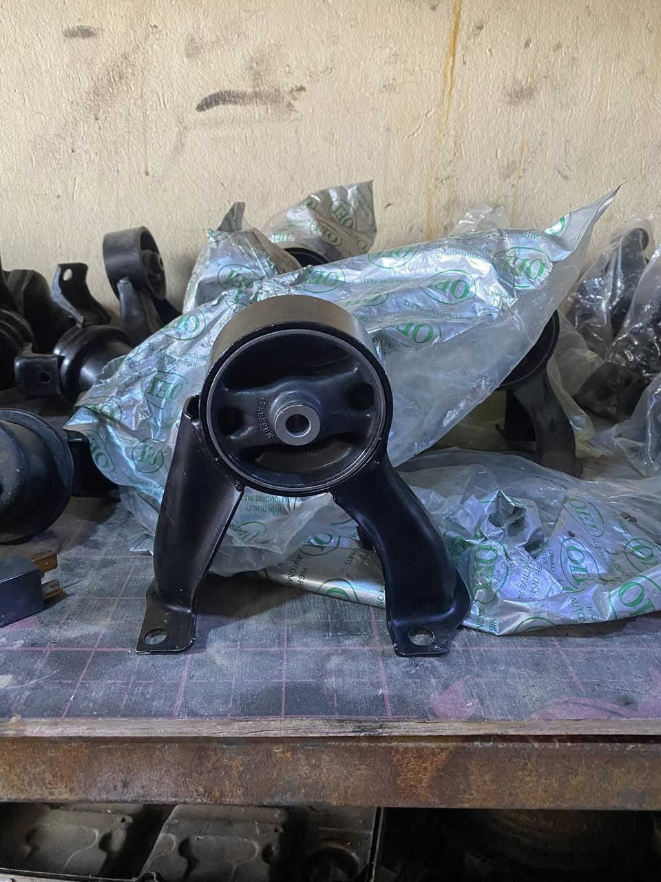 قطع غيار لانسر 🥇
اذن امامية 10 الف
كلاص فيتبم 10 الف
يدة لايت 30 الف
اذن محرك 35 الف
شريط ستيرن 15 الف 
بطاين امامية صيني 25
بطاين امامية تايوان 35
بطاين خلفية تايوان 30 
بطاين خلفية صيني 25 
اذن خلفية 20 الف 
شباك لانسر 30 الف
جويتر كامل 75
ايسي لانسر 35
قاعدة رقم 12 الف
صدر امامي كامل مثل ما موضح ب الصور 135 الف
صدر خلفي بدون دبلات 135 كامل 
عروض على السمكرة 
دعاميات لون اسود زوج 115 الف
مصطفى صباح***********
عمر لانسر ‭0771 102 8996‬
عنوان المحل ديالى بعقوبة الصناعة الثالثة مقابيل الشقق المتروكة
