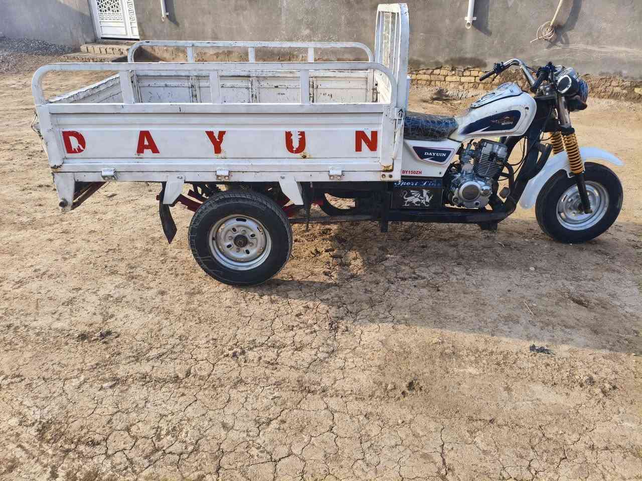 موديل ١٦ اوراق أصولي شاصي مكفول مكينة ما مفتوحة كهربائيات كلها شغاله ستوته خير من الله
السعر 1350 مليون و350
***********
مكاني الفجر
