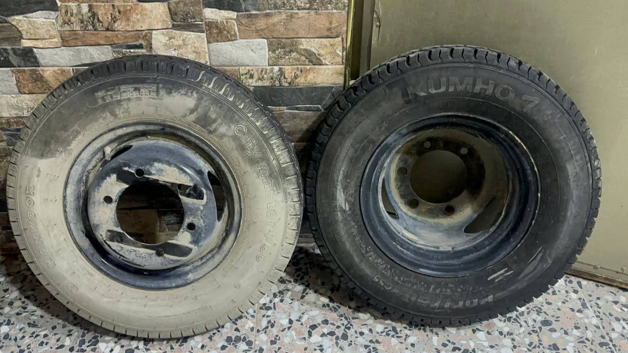 السلام عليكم تايرات فحل موديل 21  قياس 13 فحل   بيع فقط  كلش نضيفات مكلف بل نشر ***********
