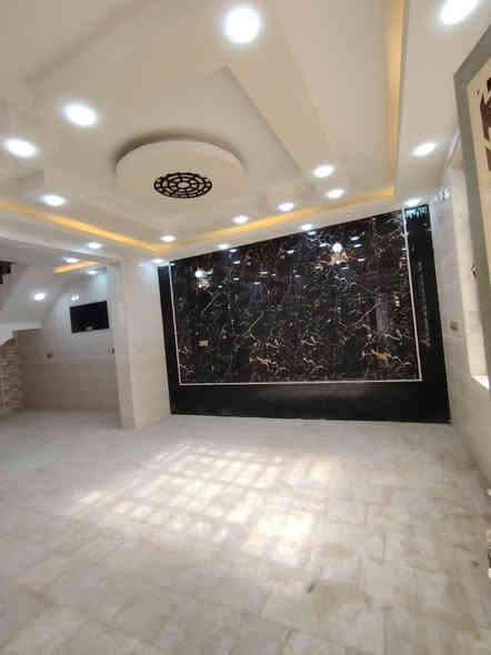 بيت للإيجار في مجمع الغدير، خلف مطعم التنور، قرب السفارة التركية.
المساحة: 100 متر مربع
الطابق: طابقين
البناء: طابوق درجة أولى
عدد الغرف: أربع غرف نوم
صالـة واستقبال
مطبخ
صحيات داخلية وخارجية
منور
تانكي ماء
ماطور كهرباء
سخان ماء
السعر الإيجار 600 الف 
المنطقة سكنية تتوفر فيها جميع الخدمات.
للتواصل اتصال أو وتساب ***********
