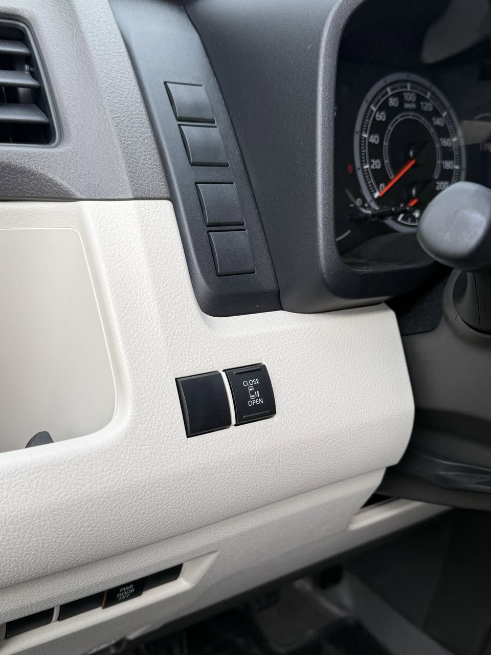 سلام عليكم تويوتا هايس 2026 فوول مواصفات گيرر عادي باب كهرباء زيروو صفركيلو مترر رقم بغداد مكاني بغداد ترهم مراوس حسب القناعه الاستفسار ع ***********
