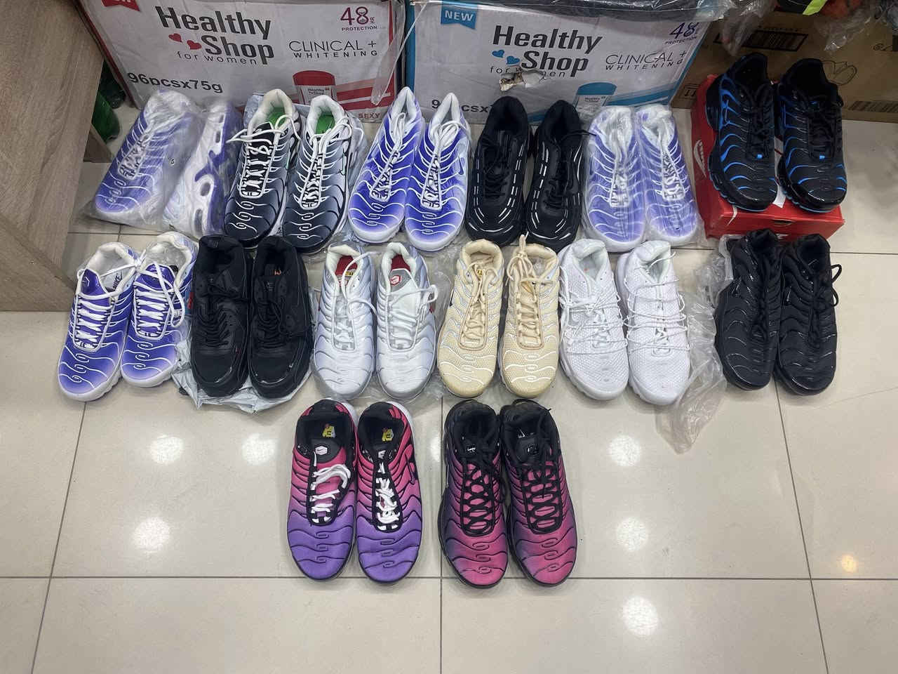 حذاء نايك اصلي  TN   Air
براند   اصلي  %100

السعر  40  الف  والتوصيل  مجاني  

القياسات من 40-41-42-43-44

محلات زيد سبورت  المنصور  سوق سهام العبيدي

***********     وات ساب  

بقت   12     قطعه   فقط   وبالصورة  اشكالهن
