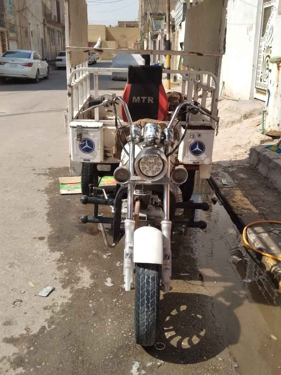 للبيع 2017 
اصوليه اوراقها كامله 
نجف حي الوفاء 
سعرها مليون وميه بيها مجال 
***********
