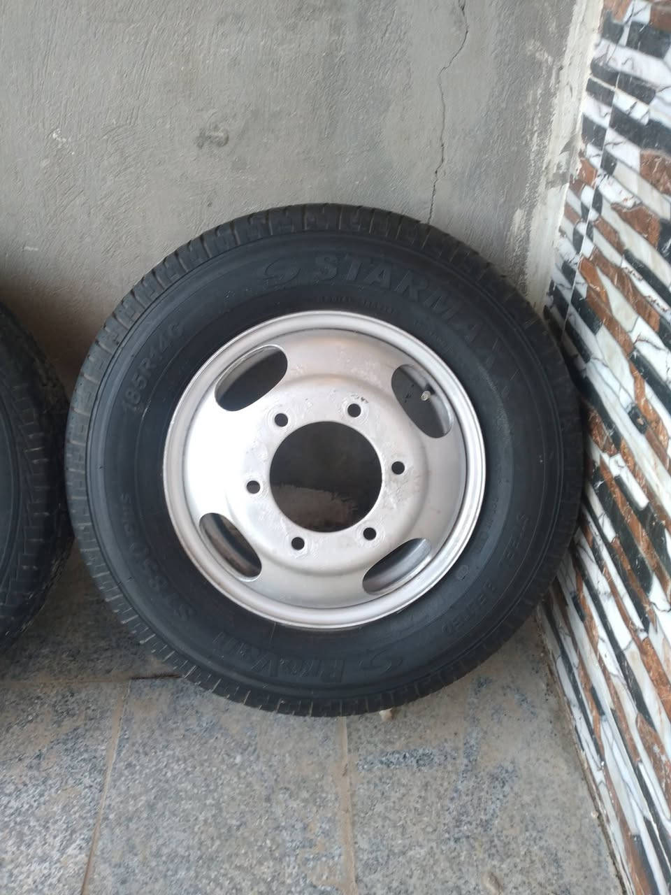 سلام عليكم تحويرة كيا فحل للبيع حجم 14نضافة 100/75 العدد 5 السعر الاتصال على الرقم *********** المكان نجف
