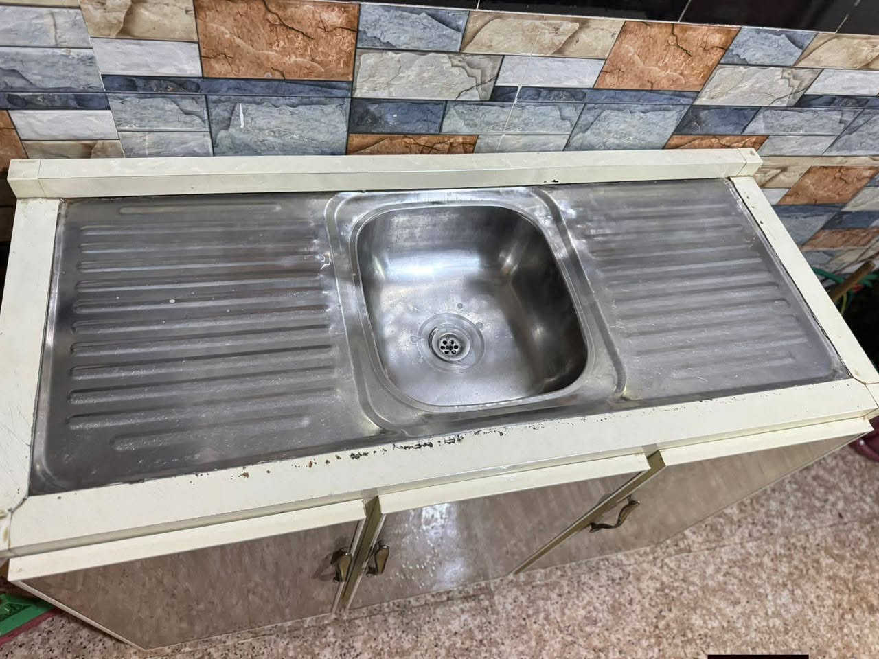 سنك قوي  وجديد ونضيف للبيع للاستفسار خاص للشراي


**إذا كنت صاحب هذا الإعلان وتريد حذفه لأي سبب، رجاءا أرسل رسالة إلى الدعم الفني**