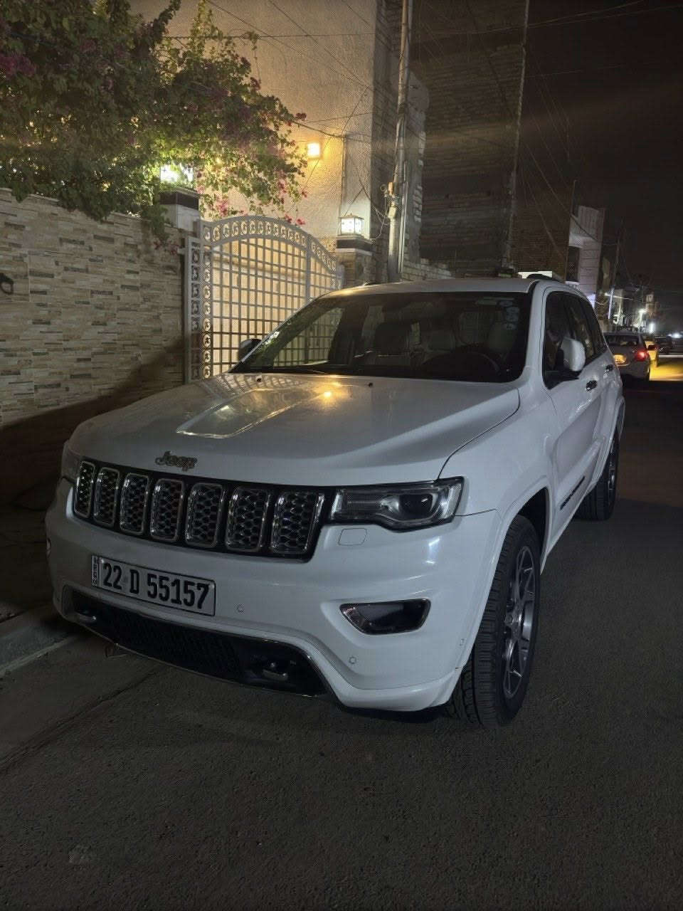 جيب كراند شيروكي اوفرلاند للبيع
الموديل : 2019. (خليجي) 
العداد :73 الف ميل 
رقم صاحب السيارة: ***********

الضرر: جاملغ عكس السائق صبغ أثر طخة خفيفة وبارد صغير 
المحرك : V6.  3.6L .
المواصفات :
* دفع رباعي 4x4 .  . 
* شاشه كبيرة مع نفكيشن GPS .
* دبلات هوائية (جكات) . 
* فرش المقاعد من الجلد الفاخر  والسقف شامواه. 
* صفي المقاعد الأمامية كهربائية .
* ذاكرة لحفظ وضعيات الجلوس . 
* صفي المقاعد الأمامية مع تبريد وتدفئة . 
* صف المقاعد الخلفية مع تدفئة . 
* نقطة عمياء .
* ويل قياس 20 انج .
* مقود السائق من الجلد  .
* مقود السائق كهربائي . 
* تدفئة ستيرن . 
* سقف بانوراما .
 * نظام خاص للطرق الوعرة . 
* مصابيح امامية زنون . 
* المصابيح الأمامية مع LED لايت . 
* كشافات ضباب بروجكتر زنون . 
* تشغيل عن بعد .
* صندوق كهربائي .
* حساسات أمامية . 
* حساسات خلفية .
* كاميرا خلفية .
* بخاخ ماء لتنظيف المصابيح الامامية .
* مرايا متحسسه للضوء العالي . 
* مرايا جانبية قابلة للطي . 
* بلوتوث تلفون . 
* محدد سرعة . 
* نظام تشغيل واطفاء اوتماتيكي للمحرك للتوفير من صرف الوقود . ( Auto Start System ) .
* نظام بريك اوتماتيكي ( Auto Break System ) .
*توقف ذاتي عن الاقتراب
