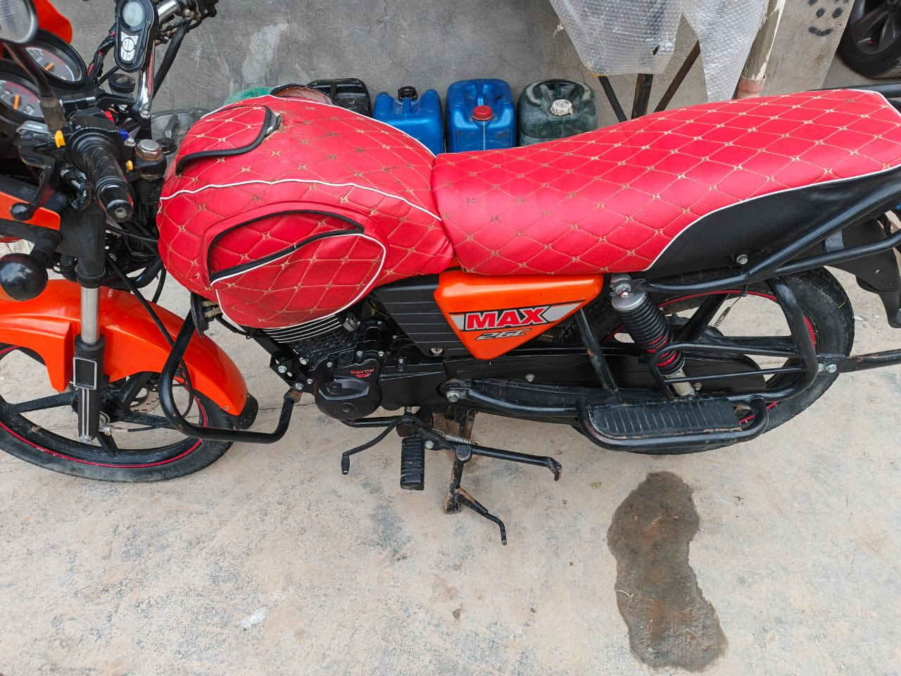 سلام عليكم دايون اصولي جاهز للترقيم ركز اصولي موديل 22 طالعه بل 23 ممشتغله دلفري ع كد روحه ورجعه نضيفه فول محرك 200 ماشي 16 الف حقيقي حقيقي عنواني بسمايه  سعر 1500 وبيها مجال حك جيه فقط رقمي ***********
