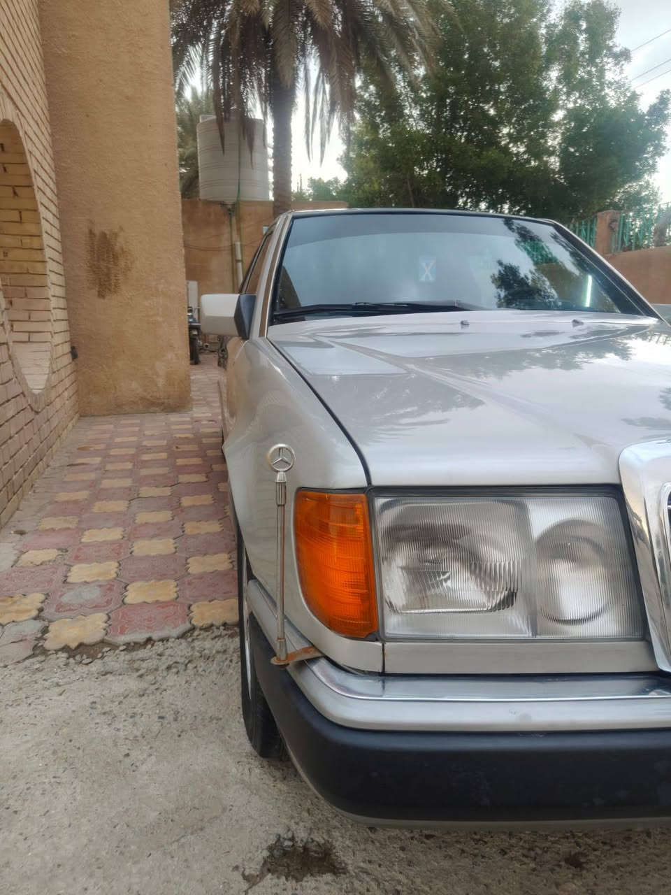 السلام عليكم سياره مارسيدس دب للبيع رقم بغداد 
موديل ٨٩ فتحه سقف 4 جام كهرباء كشن سدر كهرباء 
كير ومكينه vvt بالكرتون تبريد تدفئه كله شغال
كفاله عامه صبغ  عامه جماليه
تخم تاير جديد حداده اماميه خلفيه جديده سياره نظيفه بمعنه الكلمه  مكانها كربلاء  اني مكلف بل نشر 
رقم ***********
