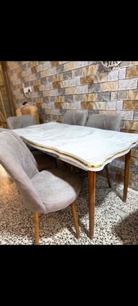 طاولة طعام • ٦كراسي • نظيفة