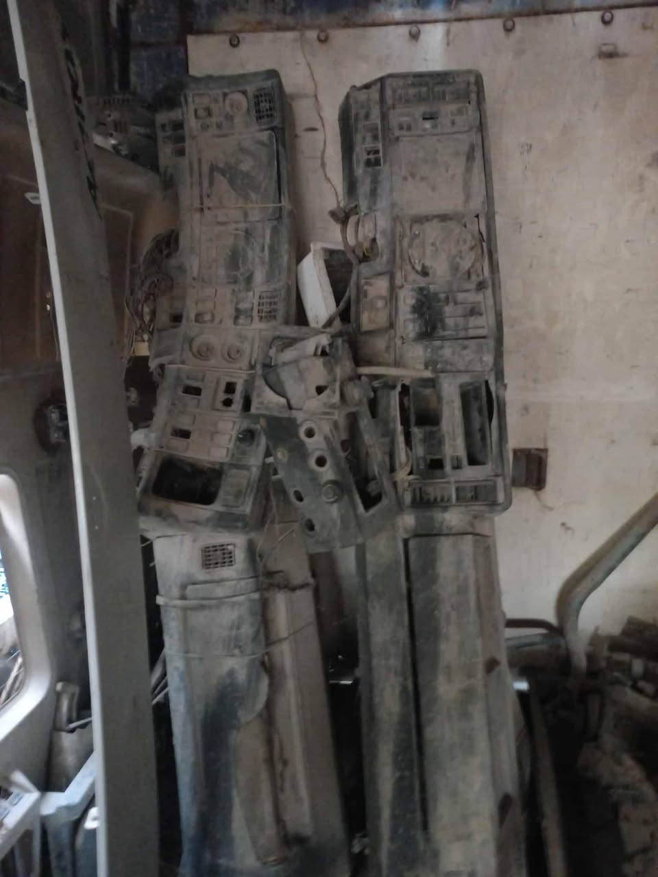 للبيع دشابيل مال سكانيه جدد واحد دور واحد عدل شغالات بس بيهن تراب للاستفسار ***********
