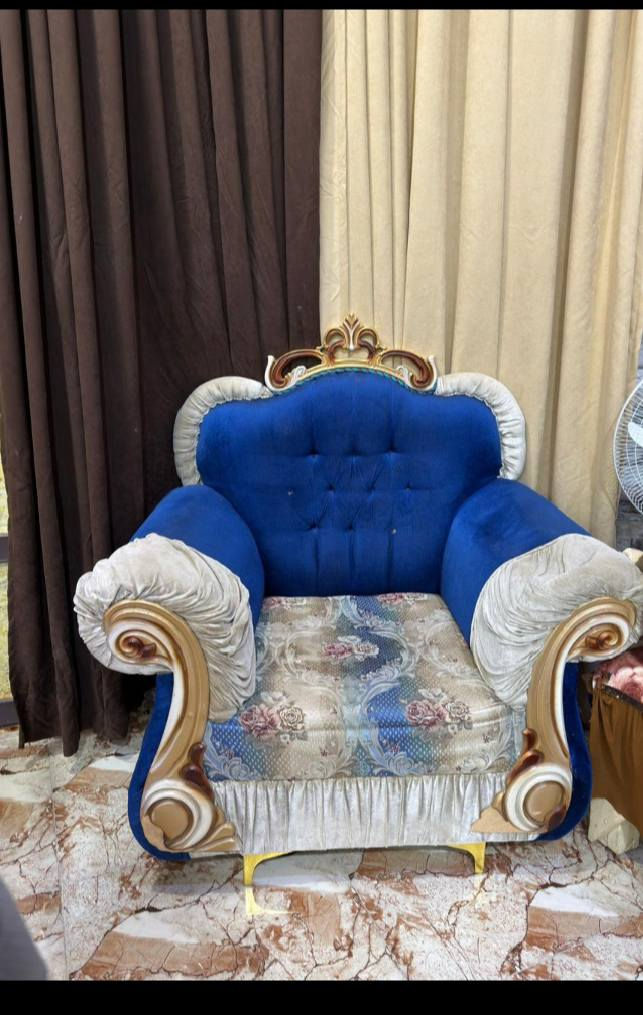تخم قنفات ملكي للبيع مكون من 8قطع الشراي الاتصال على الرقم ***********
