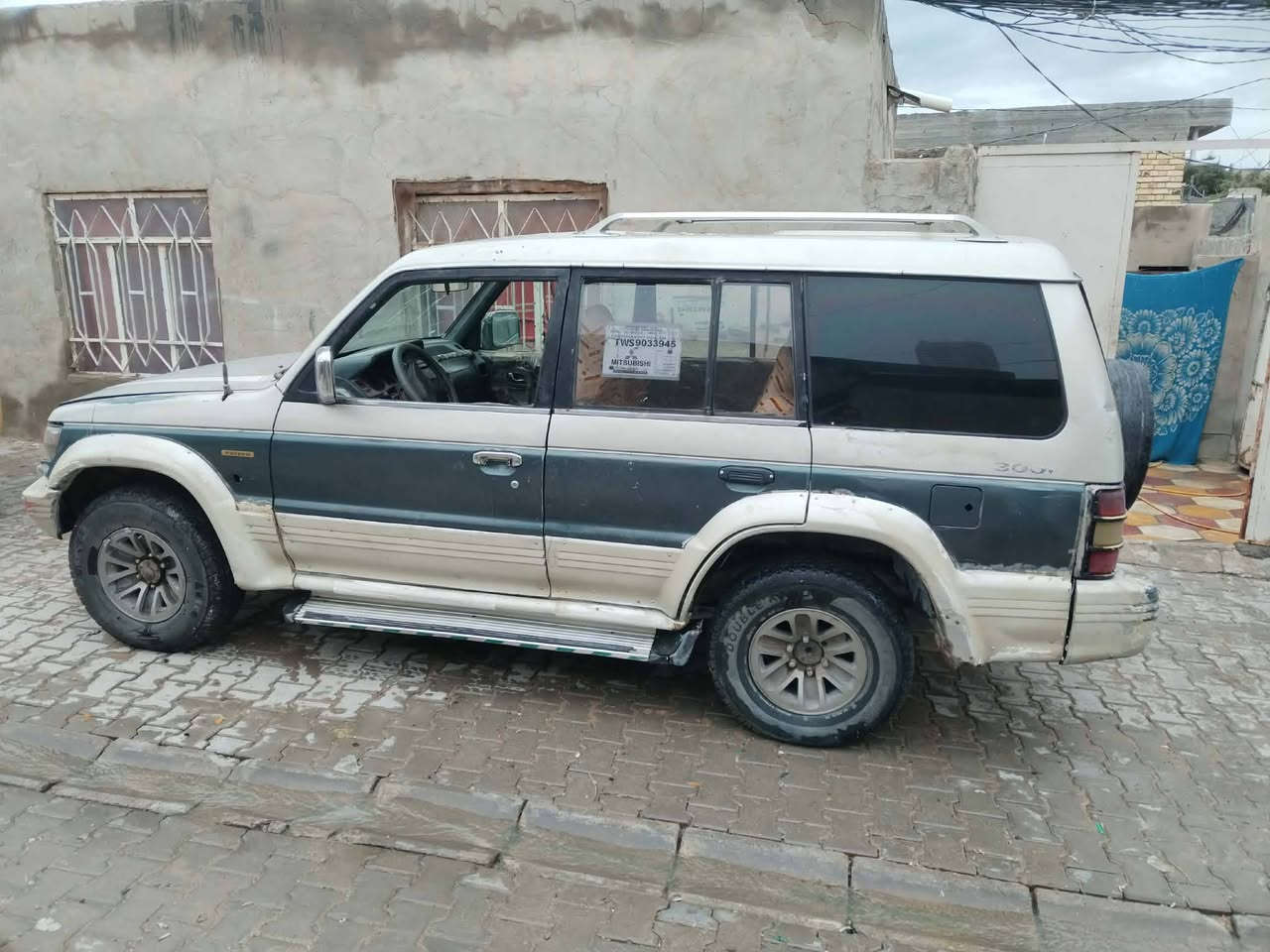 السلام عليكم للبيع او مراوس سياره باجيرو موديل 1993مكينه ستارك كاز سياره كير مكينه حداديه مكفولات مكان نجف لشراي تصال عل رقم ***********
